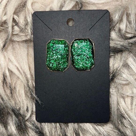 Thee Virtual Experience Jewelry - Emerald Green Gold Trim Studded Earrings
